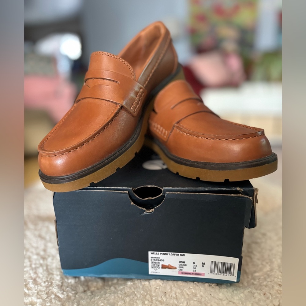 Sperry Wells Loafer, size 6 (NWOT)
